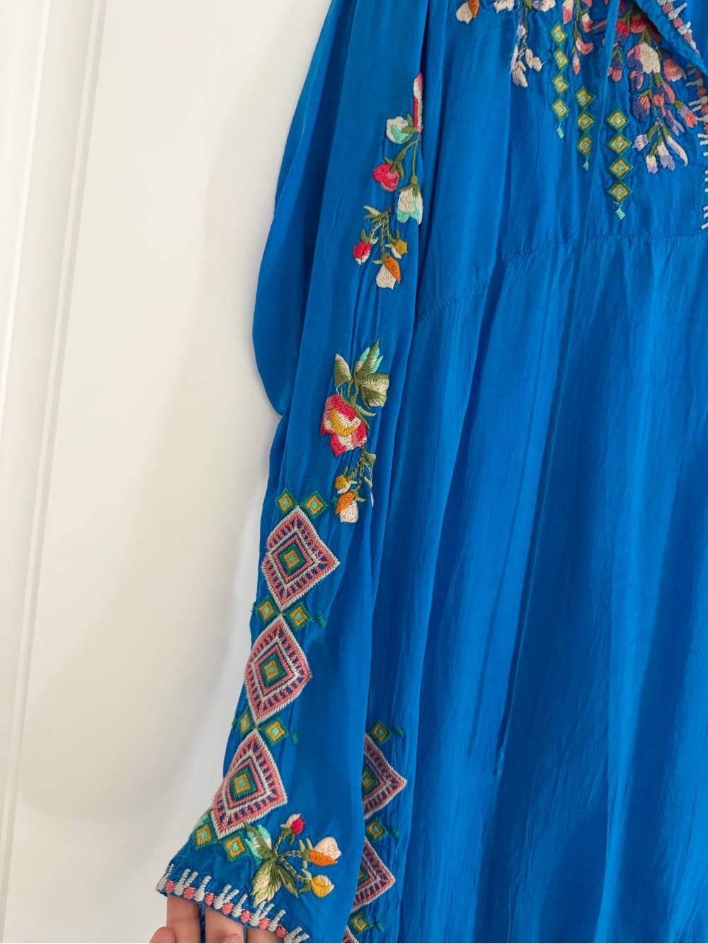 NWOT Johnny Was Blue Embroidered V-Neck Boho Top - size small - Picture 5 of 9